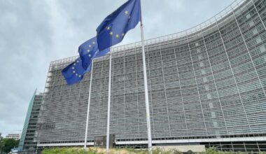 face à Trump, l'UE envisage une riposte à hauteur de 72 milliards d'euros