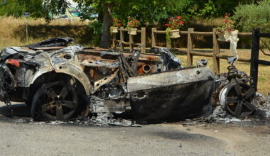 Alpes-de-Haute-Provence. Après avoir révélé « L’enfer du décor » dans son livre, il retrouve sa voiture incendiée
