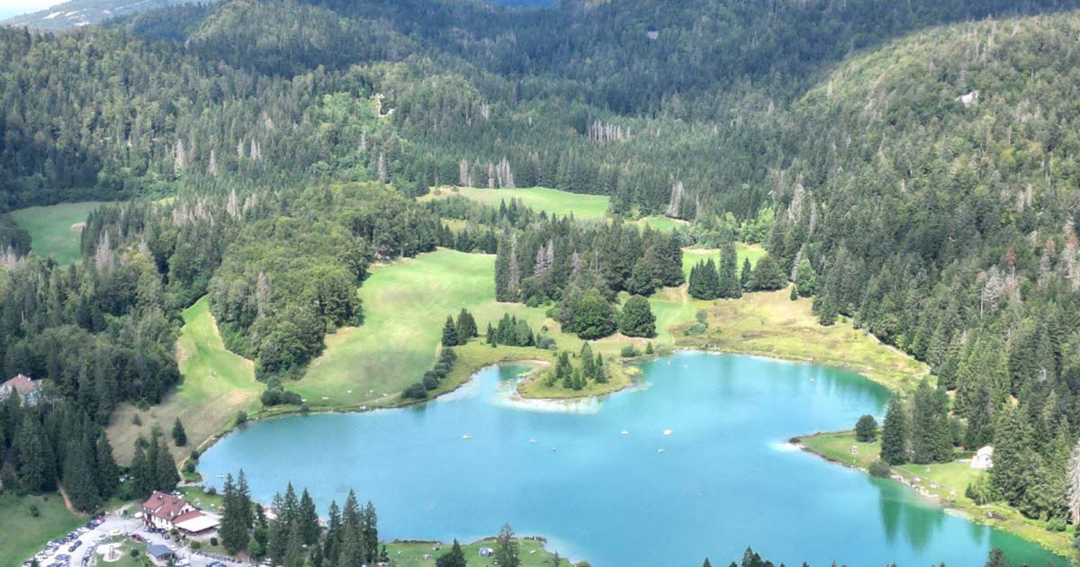 Auvergne Rhône-Alpes. Top 10 des plus grands lacs pour se baigner à moins d’1 h 15 de Lyon