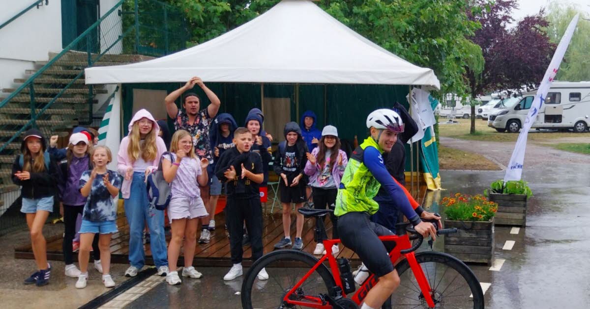 le jeune cycliste Louis Depil passe cet après-midi par Liverdun