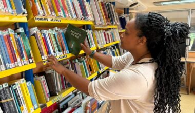 le Bibliobus apporte sa mini-bibliothèque dans la commune