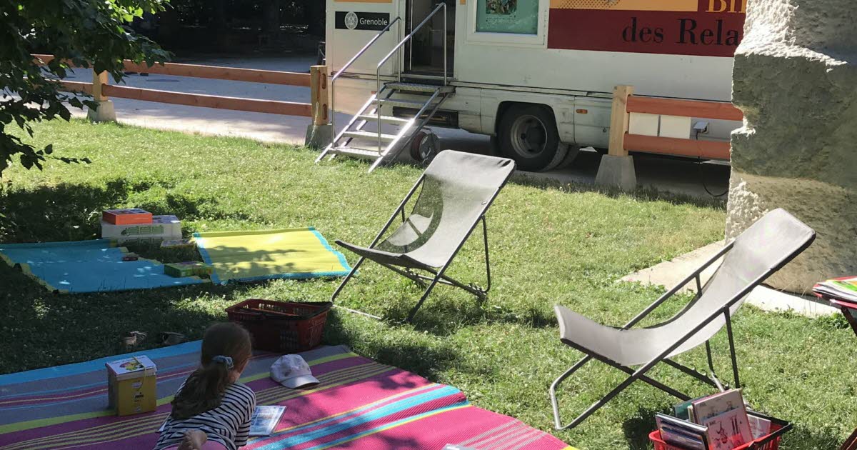 Grenoble. L’Été Oh Parcs accueille un espace pour bouquiner les pieds dans l’herbe