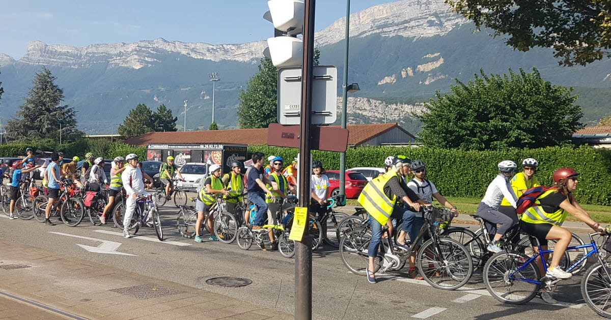 un cortège pour s’y rendre… à vélo !
