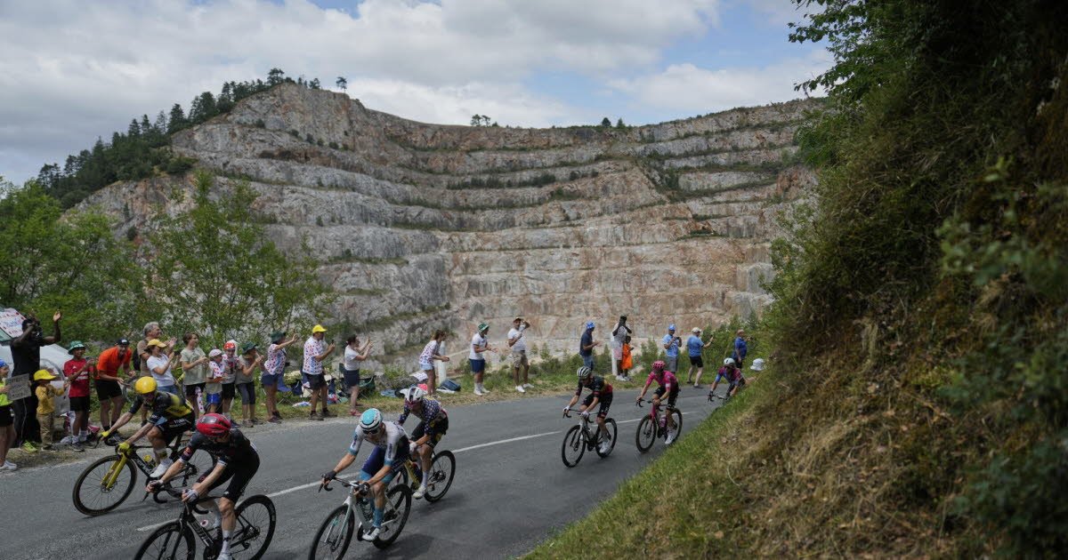 En direct Tour de France 2025. Abandon de Van der Poel, ascension mythique... Suivez la 16e étape entre Montpellier et le mont Ventoux