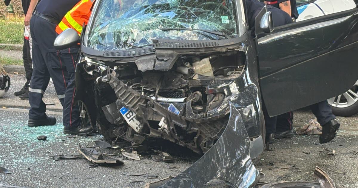 Métropole de Lyon. Choc frontal à Tassin, une victime désincarcérée d’une Smart par les pompiers