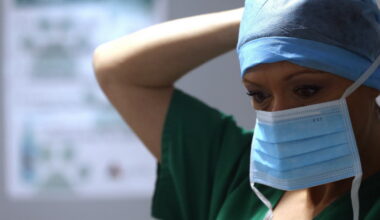 neuf infirmières accusent un chirurgien