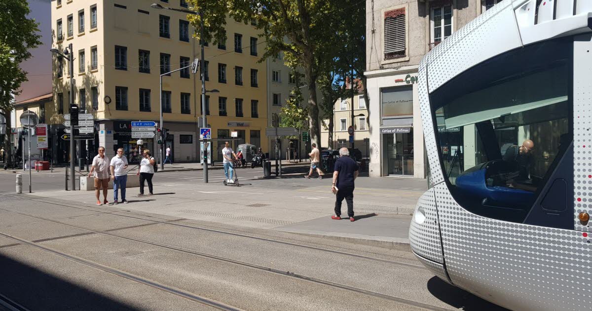 Lyon. Une femme décède après une chute du 6ᵉ étage, un pompier blessé dans l’opération de secours
