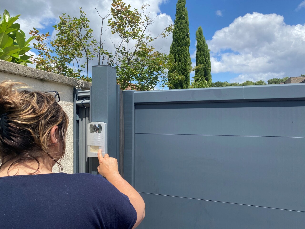 Près de Bordeaux, des citoyens s’engagent pour protéger leurs rues face à la hausse des cambriolages
