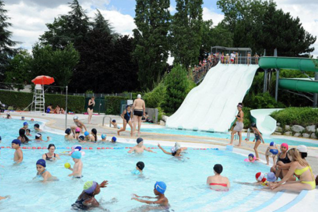 "Une piscine pour 175 000 habitants", la colère des habitants