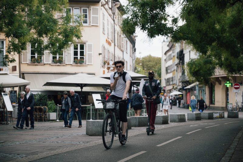 Vélo Piste cyclable place du corbeau 3