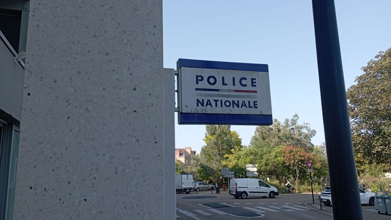 2 kg de munitions de kalachnikov trouvés par un chien policier à la fourrière