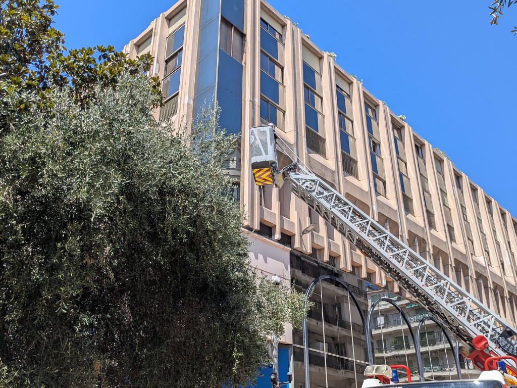 Une vitre de Nice-Etoile tombe devant des passants : les pompiers mobilisés