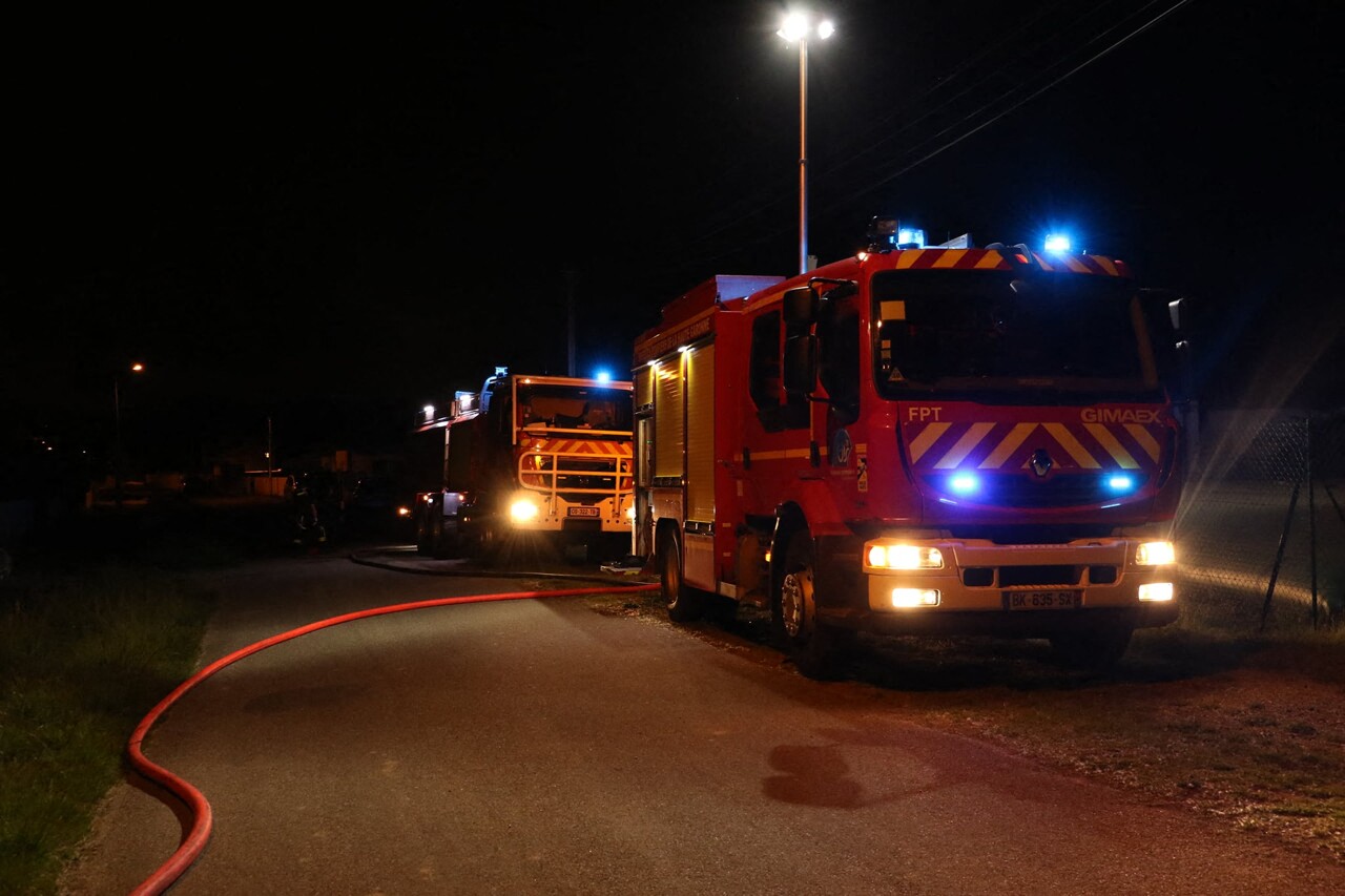 l'incendie se déclare sur le balcon et ravage l'appartement
