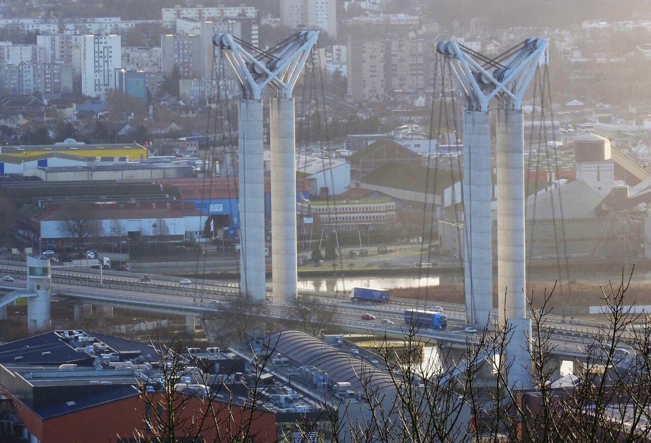 Rouen. Un homme de 30 ans menace de sauter du pont Flaubert : les pompiers interviennent