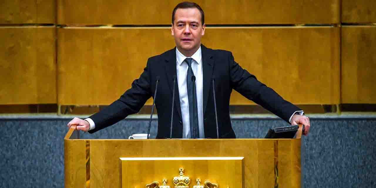 l'ancien président russe Dmitri Medvedev suggère de «lancer des frappes préventives» contre l'Occident