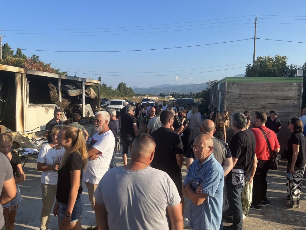 environ 200 personnes réunies pour soutenir la famille