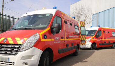 un entrepôt de stockage détruit par un violent incendie