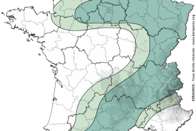 Mercredi, un nouveau thalweg d’altitude s’enfoncera par le nord-ouest du pays. Il favorisera le déclenchement sporadique d’orages, notamment en cours d’après-midi, entre Normandie et Lorraine d’une part, et des Pyrénées aux Alpes et au Jura d’autre part. (© Carte Keraunos)