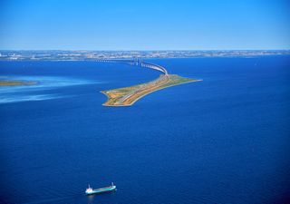 Un chef-d'œuvre d'ingénierie : le pont submersible de 7 845 mètres reliant la Suède et le Danemark