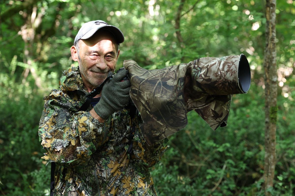 « Chaque photo raconte une histoire » : invisible dans la forêt, le Cognaçais Jean-Claude Gutierrez capture l’intime de la vie sauvage