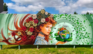 Le street artiste RAST crée des fresques murales animées grâce à des moteurs solaires