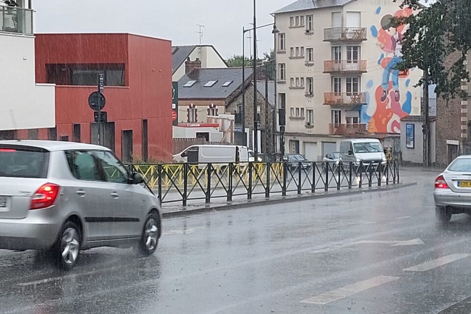 Des orages et des averses de pluie ont traversé la capitale bretonne mercredi 2 juillet matin.