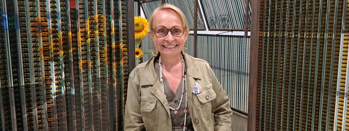 Rosalie Varda dans l'exposition consacrée à sa mère, Agnès Varda, en juillet 2025, au musée Soulages à Rodez. (ANNE CHEPEAU / FRANCEINFO / RADIO FRANCE)