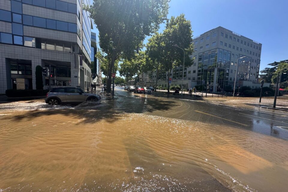 Une grosse inondation provoque l'intervention des sapeurs-pompiers à Lyon, ce mercredi 9 juillet.