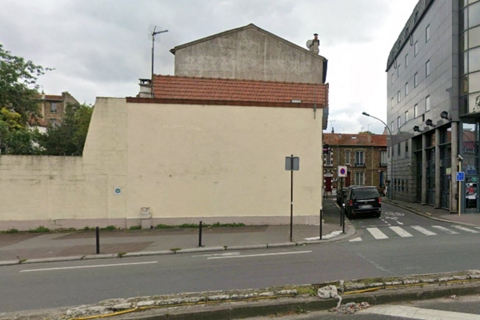 Entre la rue Charles Leroy (à gauche) et la rue Voltaire (à droite), la gestion de la voirie n'était pas la même.