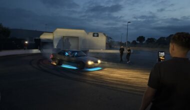 immersion au cœur de la nuit dans des courses illégales de voitures