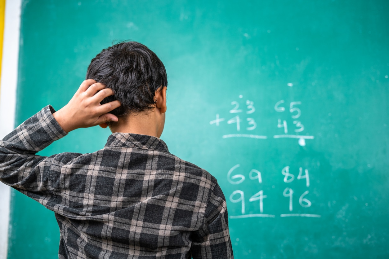 sciences lacunes combler tableau élève enfant école maths