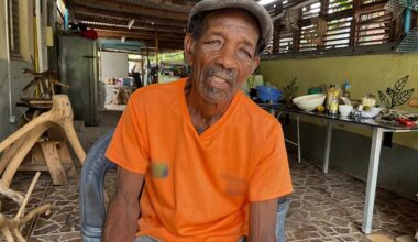 Gros Étienne, 90 ans, sculpteur de mémoire et gardien du bois flotté