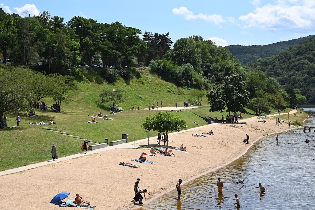 souvent fermé, ce plan d'eau ouvert à la baignade