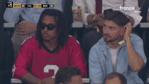 Repéré : Tana Umaga en tribunes.