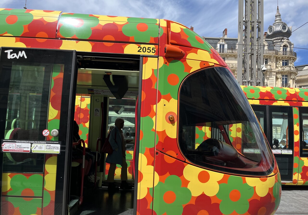 gifle et propos sexistes dans le tramway, une femme blessée au visage