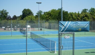 Près de Bordeaux, cette commune rénove ses terrains de tennis et en laisse un en libre accès