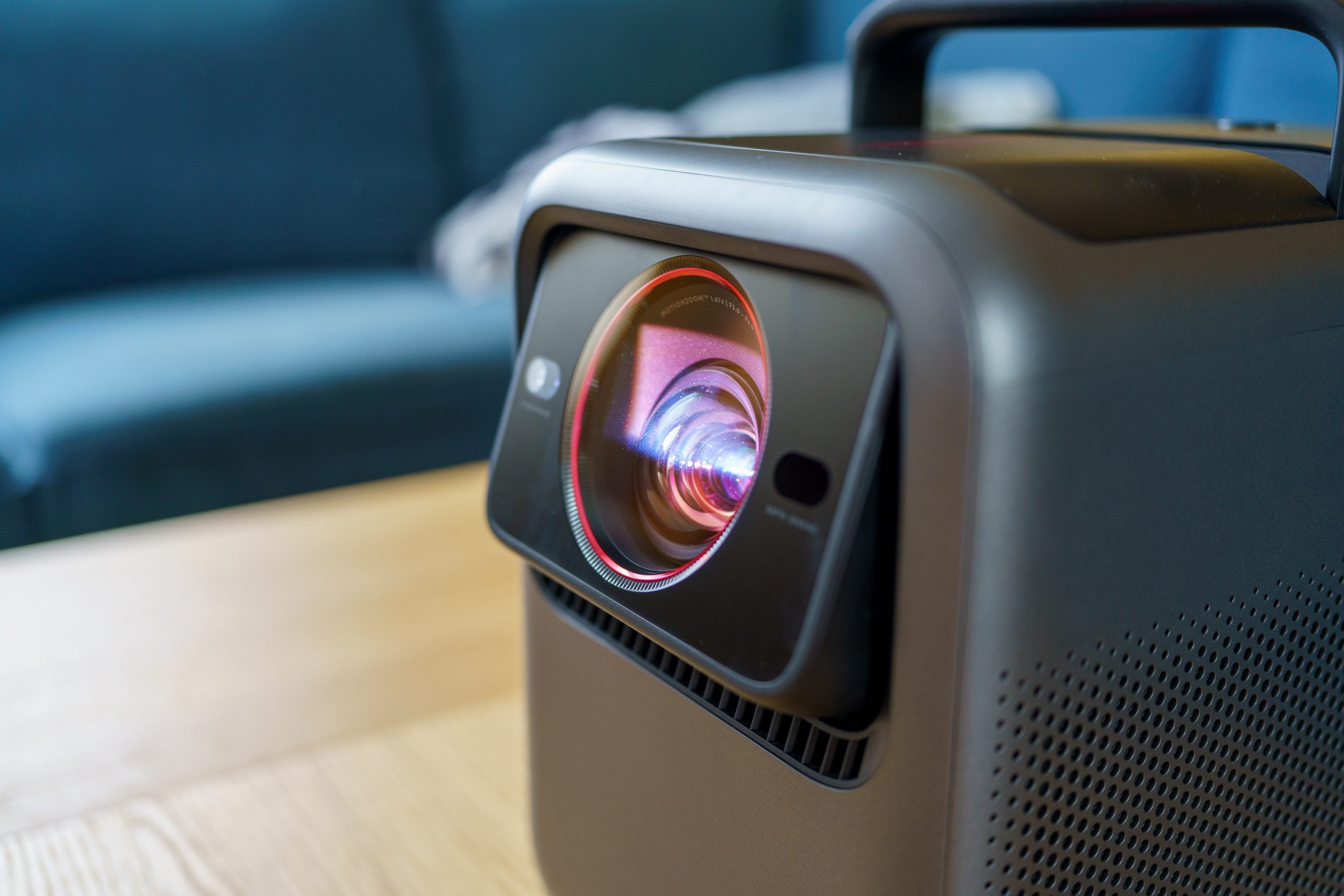 Nebula X1, vue objectif incliné