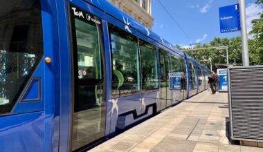 un conducteur de tramway menacé au couteau et malmené par un usager ivre et drogué