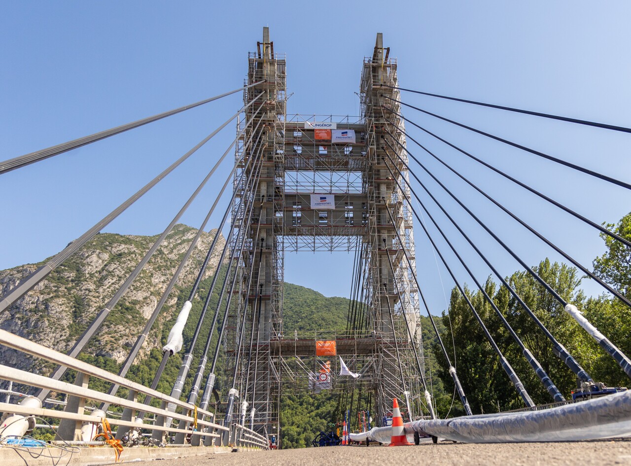 Pourquoi la circulation sur ce pont en entrée de Grenoble va rester interdite tout l'été