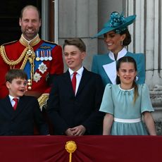 La famille royale au balcon de Buckingham Palace pour conclure le Trooping the Colour, l'évènement annuel qui marque l'anniversaire du souverain britannique, le 14 juin 2025.