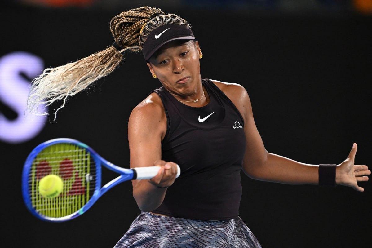 Osaka sauve trois balles de match et renverse Samsonova à Montréal