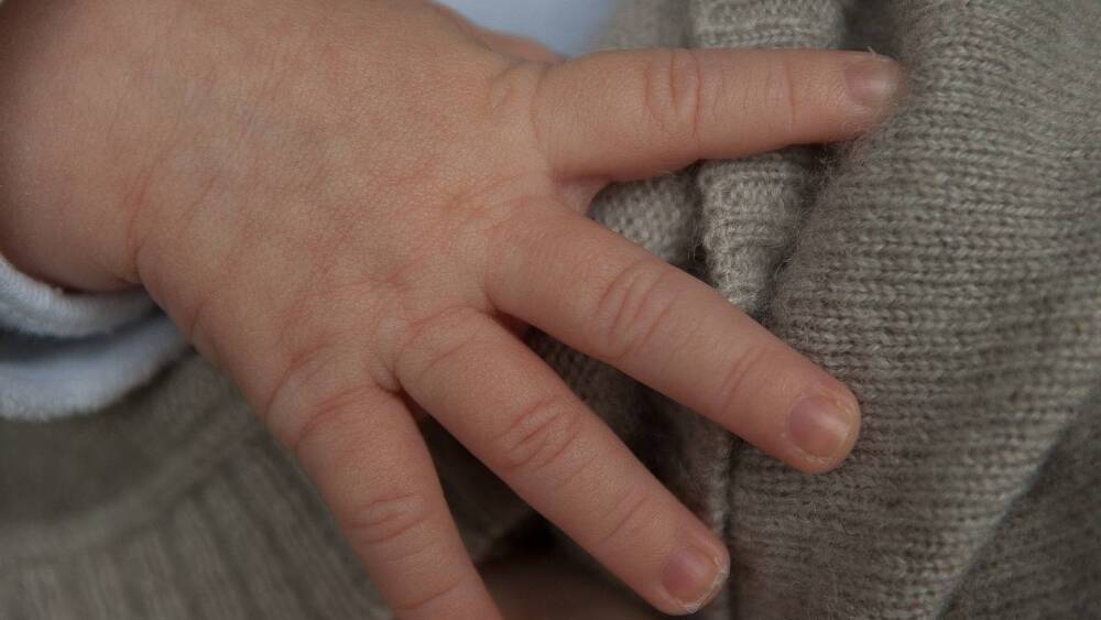 Un bébé chute de 50 mètres lors d'une randonnée en montagne après un moment d'inattention de la part de sa mère