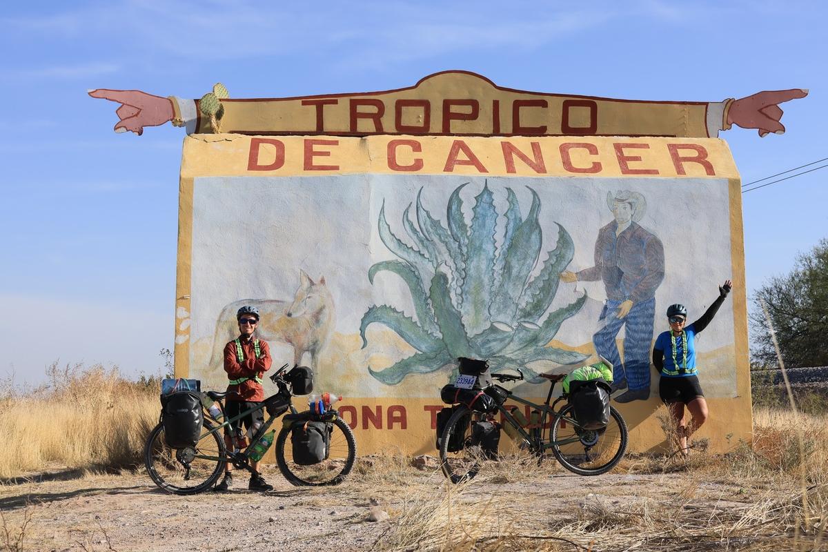 Le pari fou des deux aventuriers à vélo de Marillac-le-Franc déjà à moitié gagné !