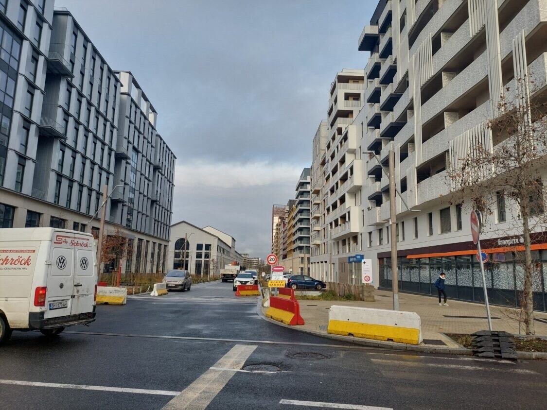 un an après l'accueil des athlètes, combien de logements ont été vendus ?