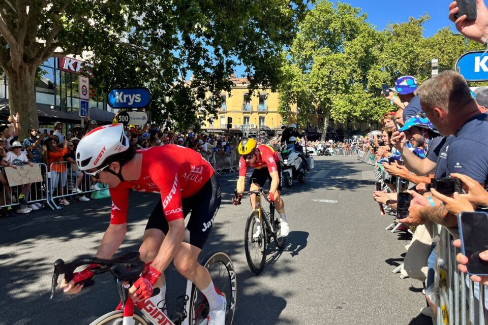Jonas Abrahamsen et  Mauro Schmid entrent dans la dernière ligne droite : le suspense à son comble jusqu'au bout à Toulouse.