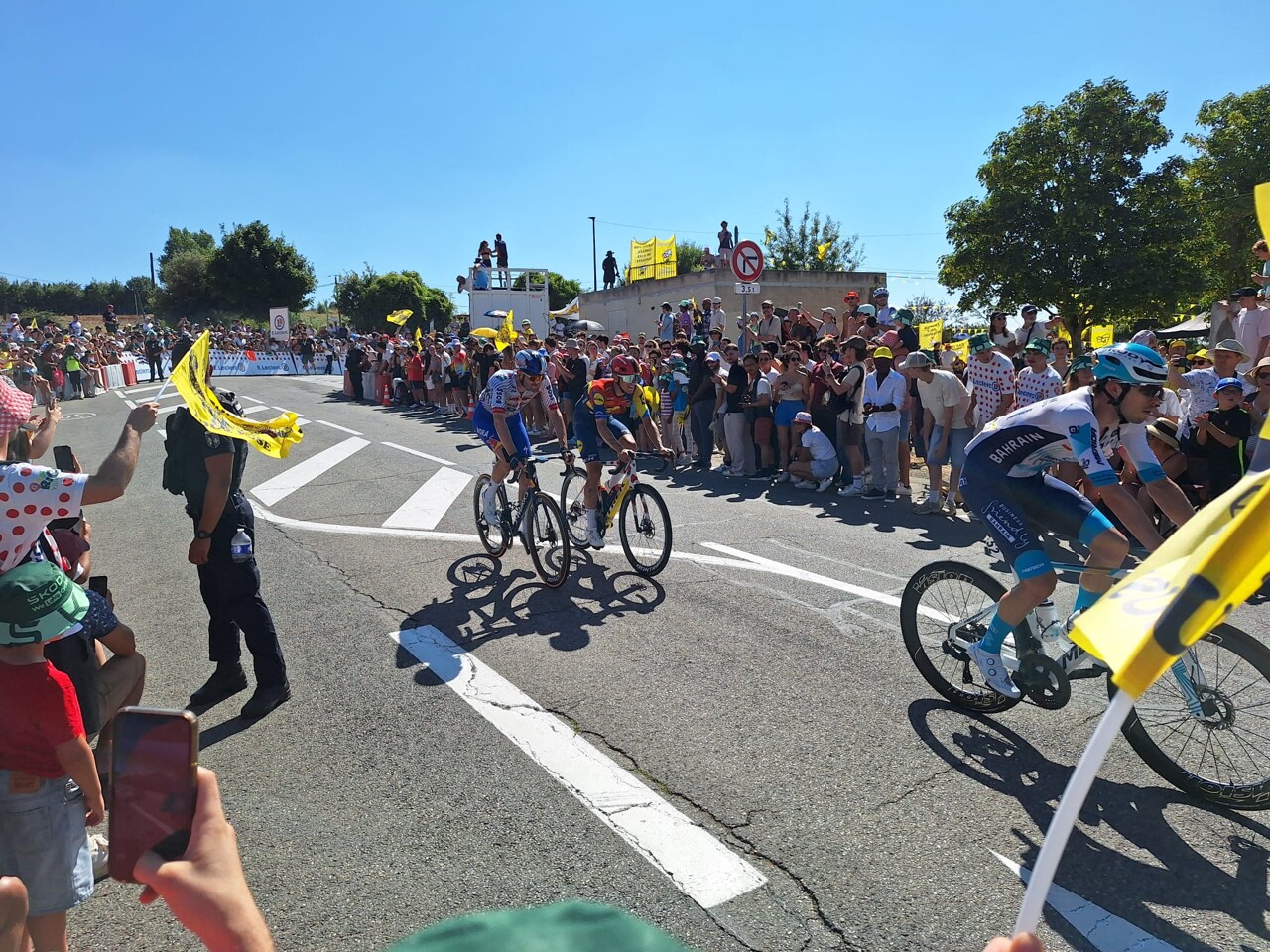 à quelle heure voir la caravane et les coureurs