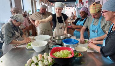 dans ce resto, chacun participe à l'élaboration du repas pour créer du lien