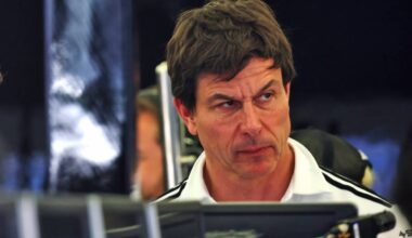 Toto Wolff révèle avoir frappé Kimi Räikkönen pour défendre George Russell !