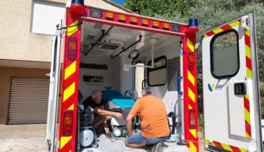 Un collectif transforme un camion de pompiers en cabinet dentaire mobile pour venir en aide aux Ukrainiens