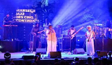 Le groupe Kokoroko a fait vibrer le théâtre Silvain ce vendredi soir, aux sons du South London